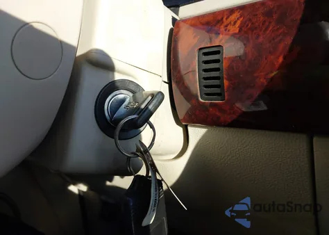 2004 Lincoln Navigator z USA, uszkodzony, nr VIN 5LMFU27R54LJ18637